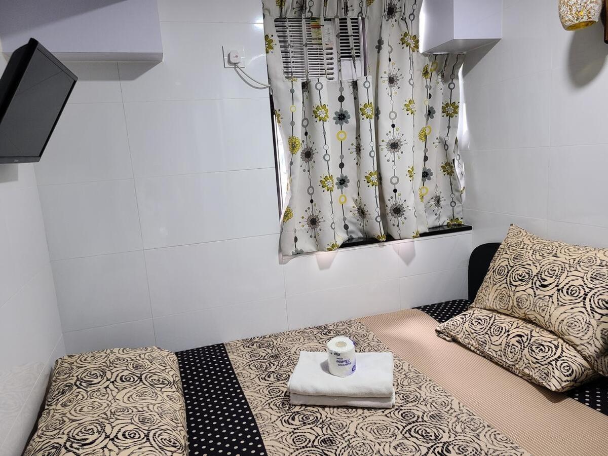 Hostel 16 Paris Guest House Block E Reception 10Th Floor Hong Kong Bagian luar foto