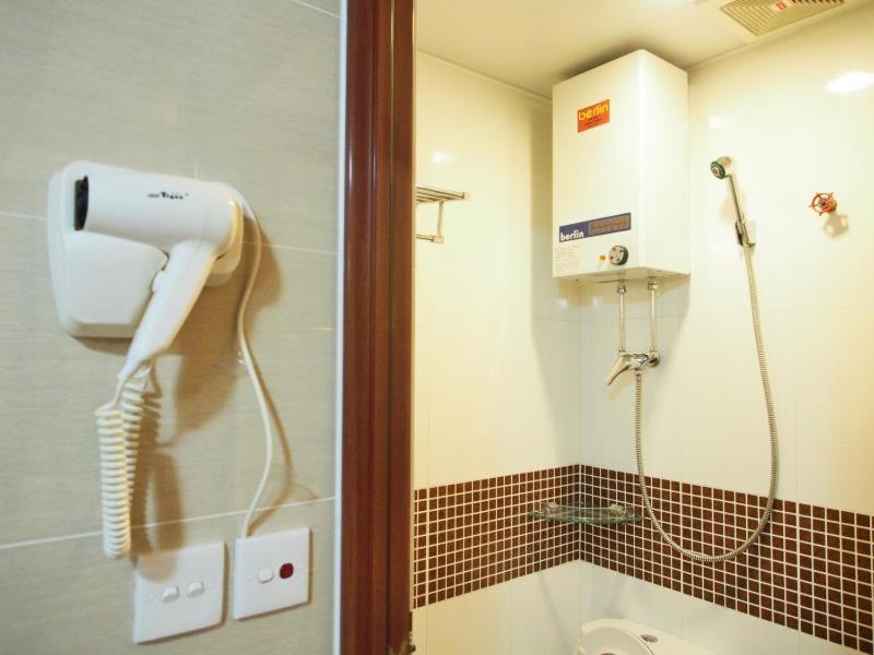 Hostel 16 Paris Guest House Block E Reception 10Th Floor Hong Kong Bagian luar foto