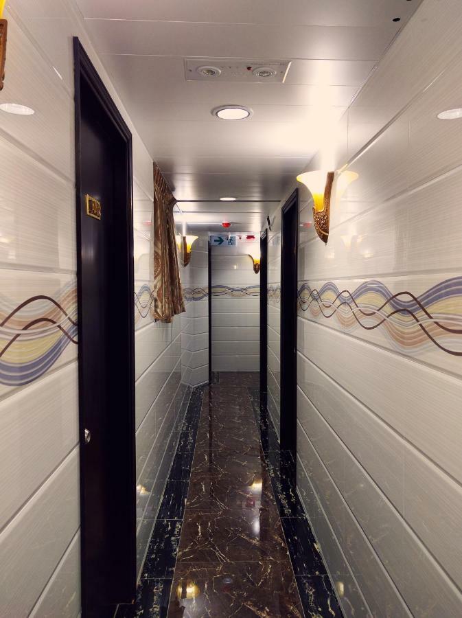 Hostel 16 Paris Guest House Block E Reception 10Th Floor Hong Kong Bagian luar foto