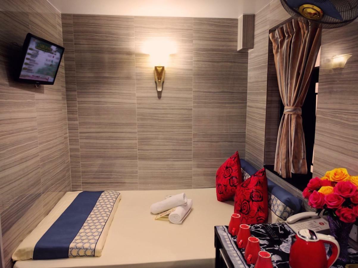 Hostel 16 Paris Guest House Block E Reception 10Th Floor Hong Kong Bagian luar foto